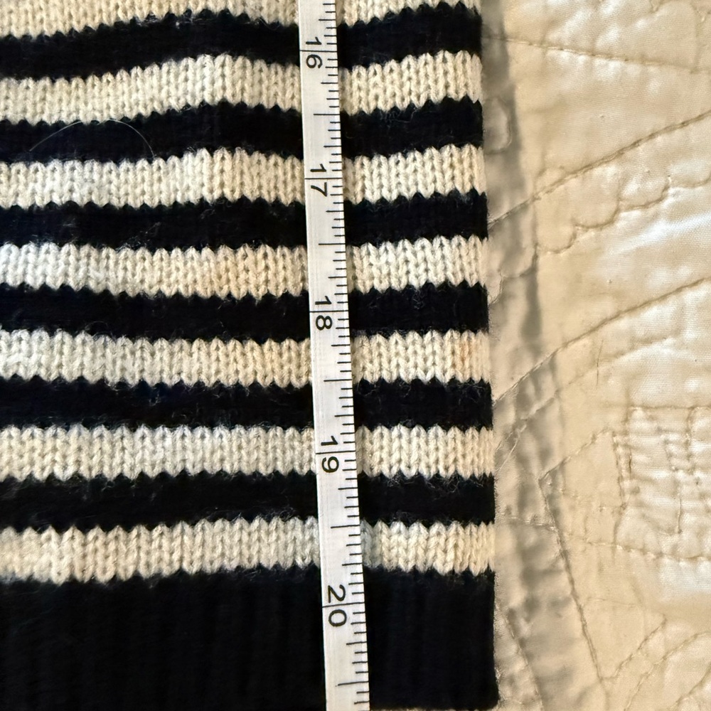Carly Jean Los Angeles Wesley Sweater Black/White Striped Oversized OS EUC - Picture 7 of 8
